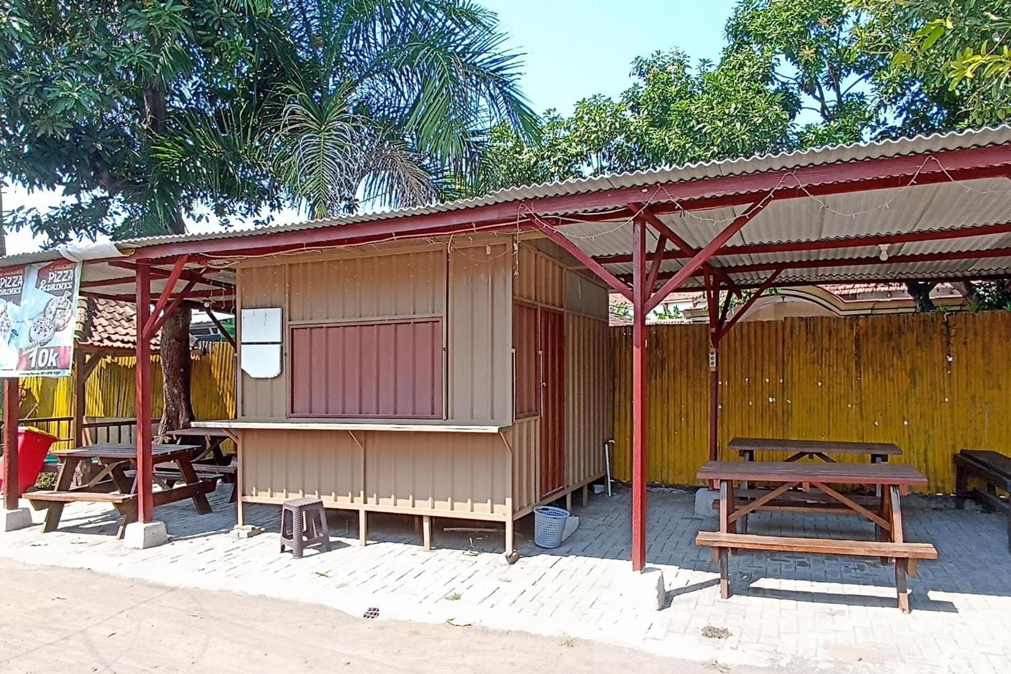 Tutus Homestay Syariah Redpartner Pasuruan Exterior foto